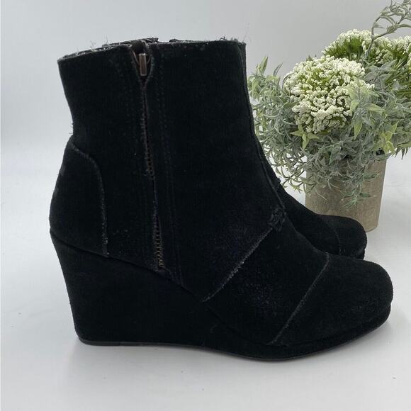Toms Desert Wedge Black Suede Ankle Booties Shoes Size 7 Exposed Seams Zipper - Picture 2 of 10